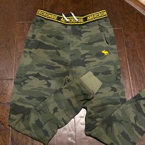Abercrombie kids size 13/14 camo sweatpant joggers